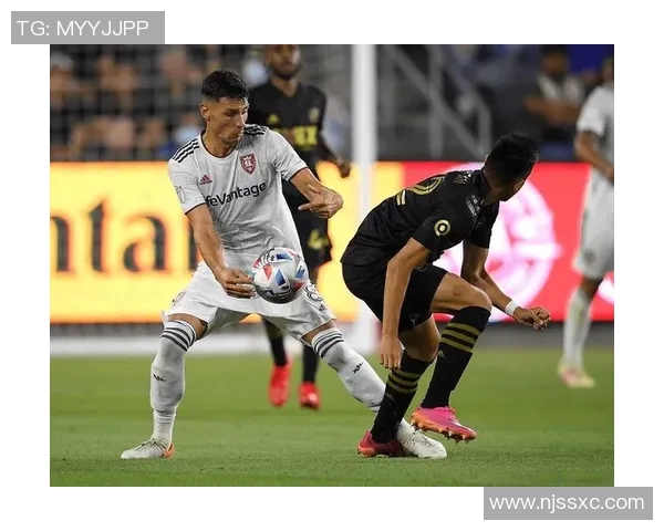 皇家盐湖城与竞技队的精彩对决展现足球魅力与团队精神的巅峰较量 皇家盐湖城与竞技队的精彩对决展现足球魅力与团队精神的巅峰较量