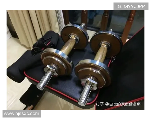 哑铃训练全攻略：从基础动作到进阶技巧的全面指南